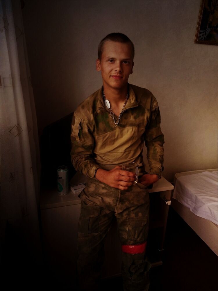  48242763  Kirill, 19 ,    
