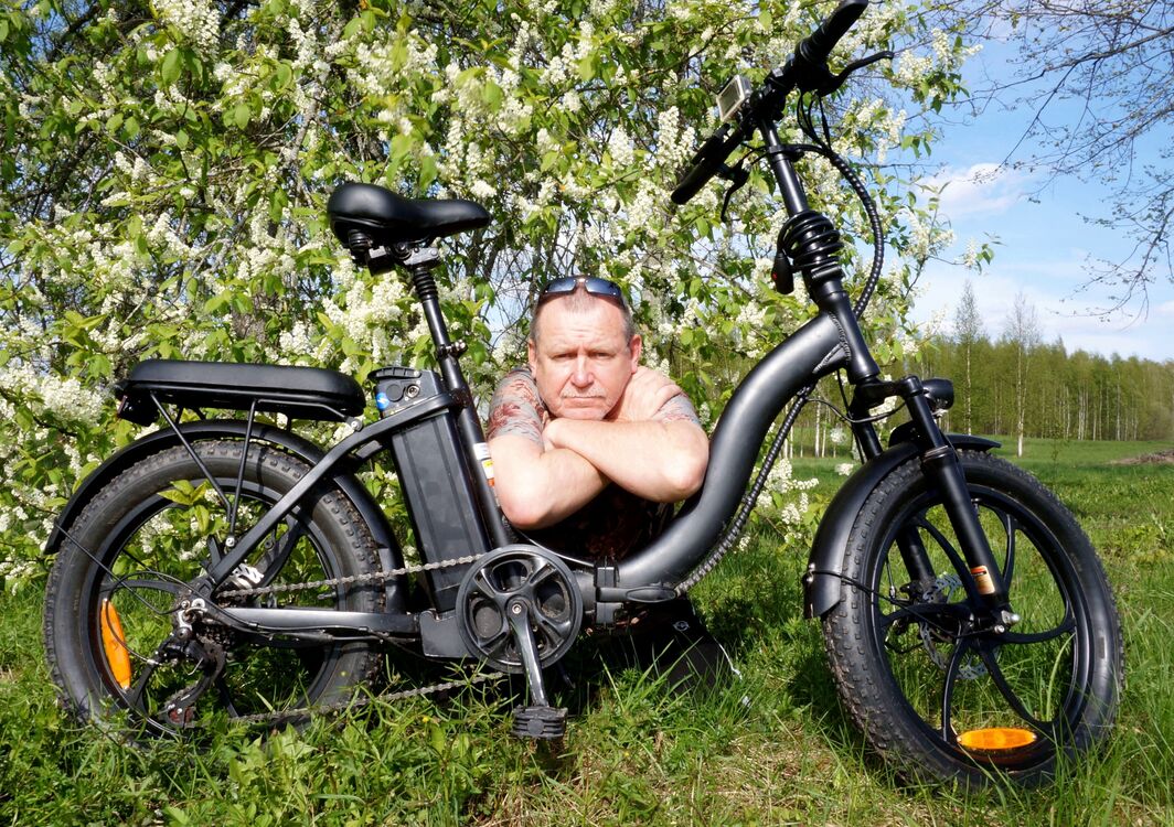  43640613  Viktor, 61 ,    