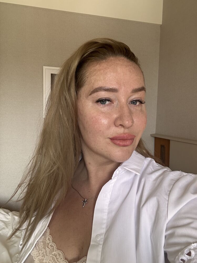  52533273  Anna, 39 ,    