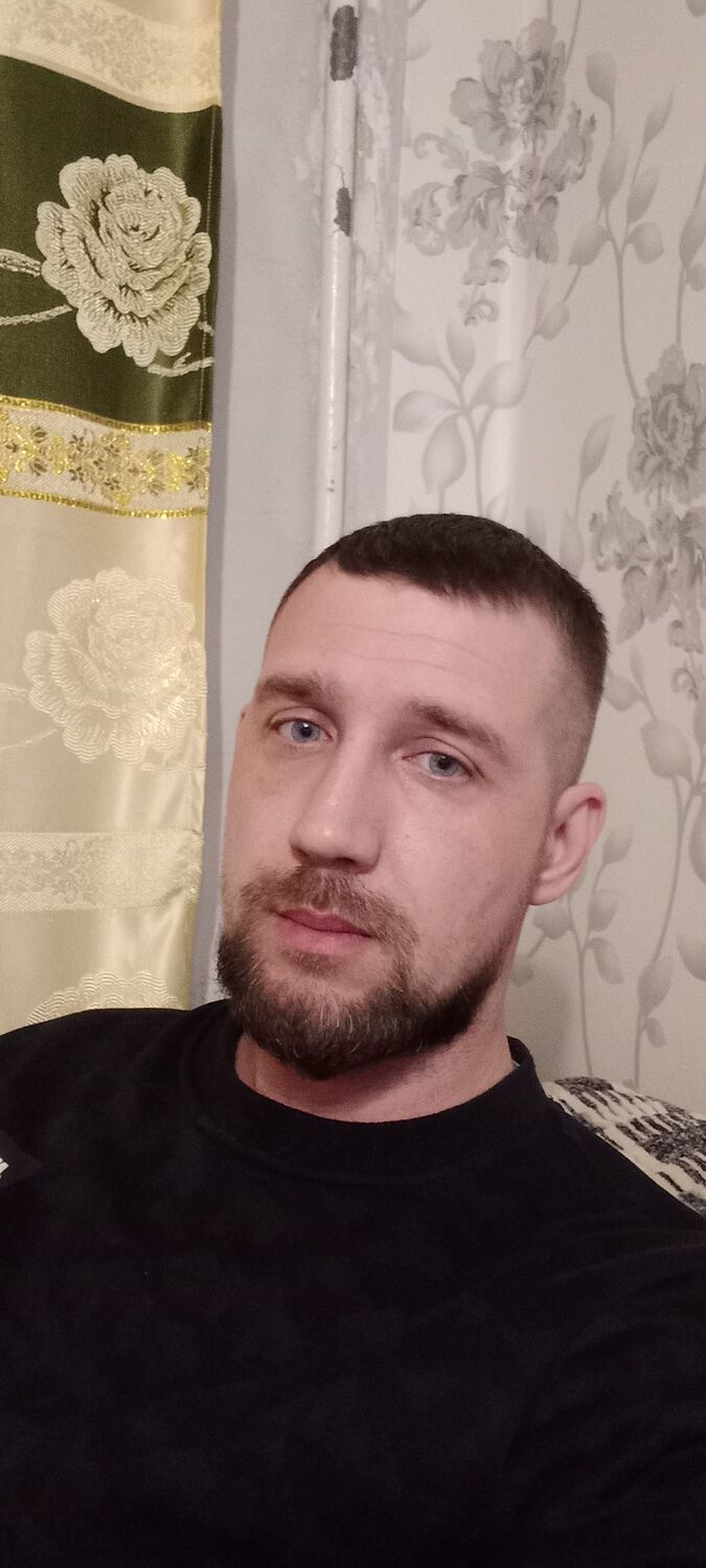  42044283  Roman, 36 ,    --