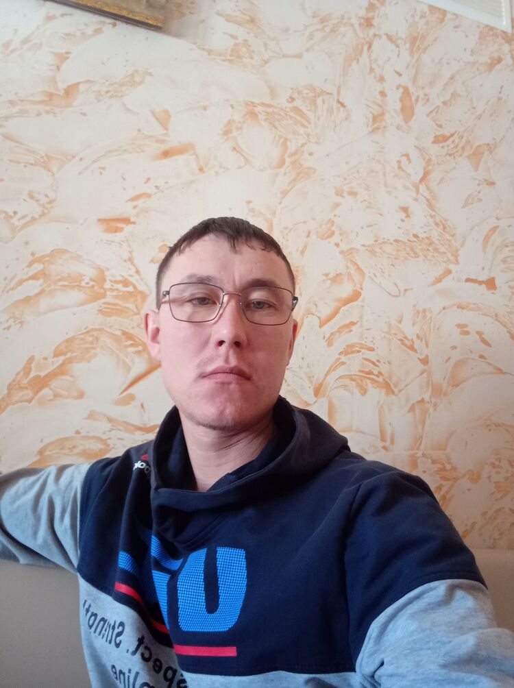 25516843  Valentin, 35 ,    