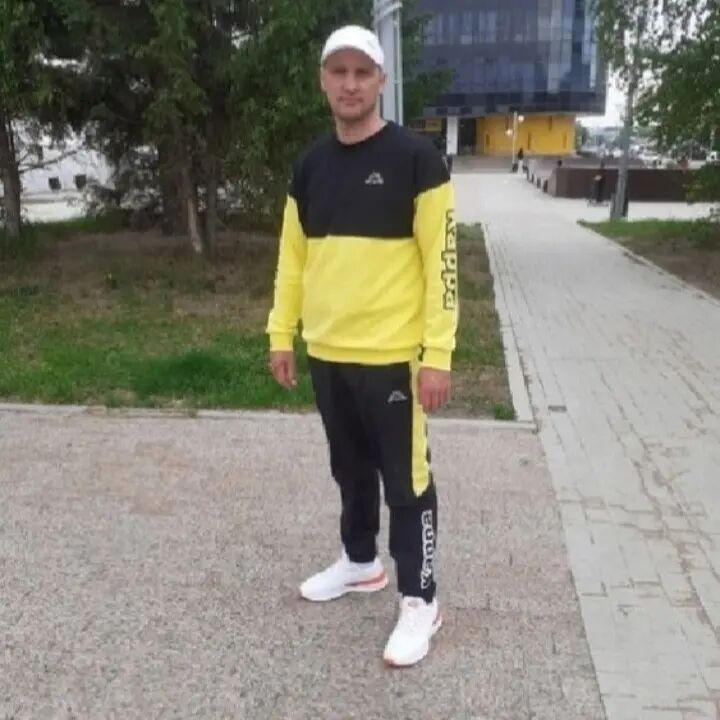  44607943  Ivan, 44 ,    