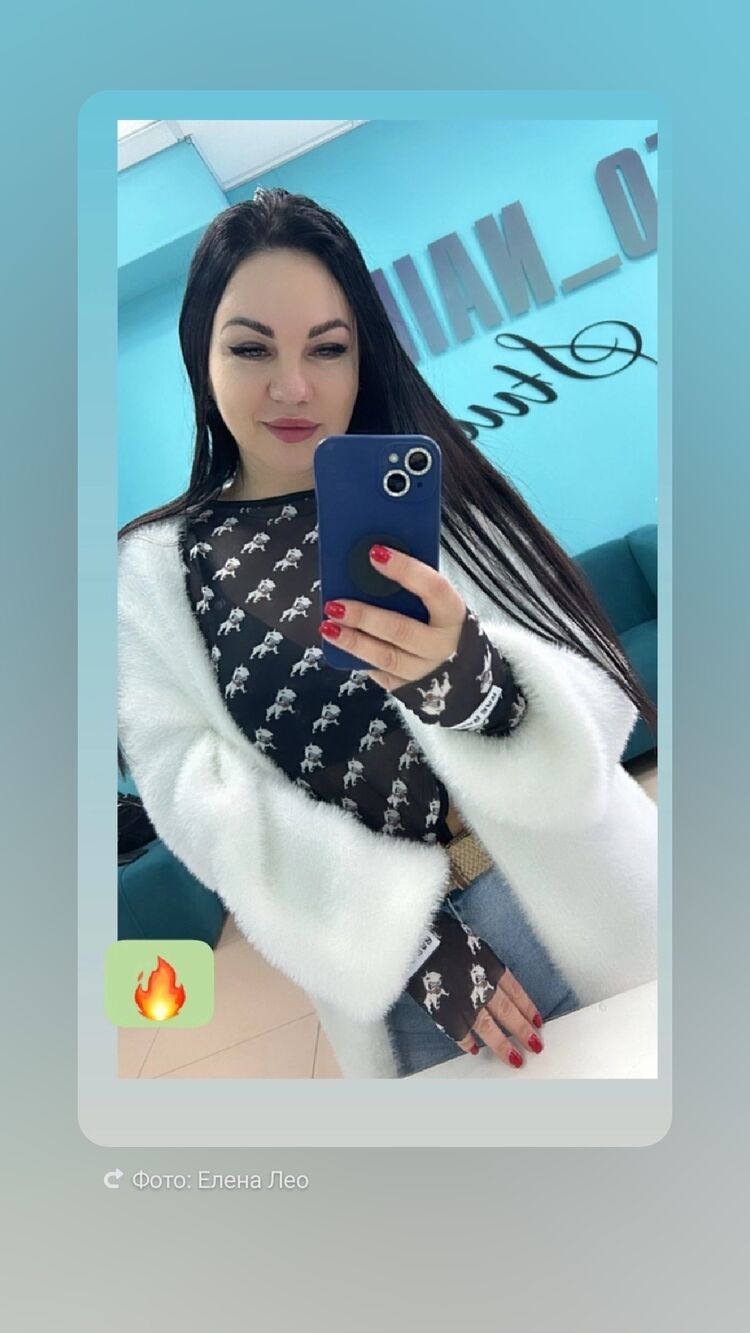  52236693  Elena, 47 ,    
