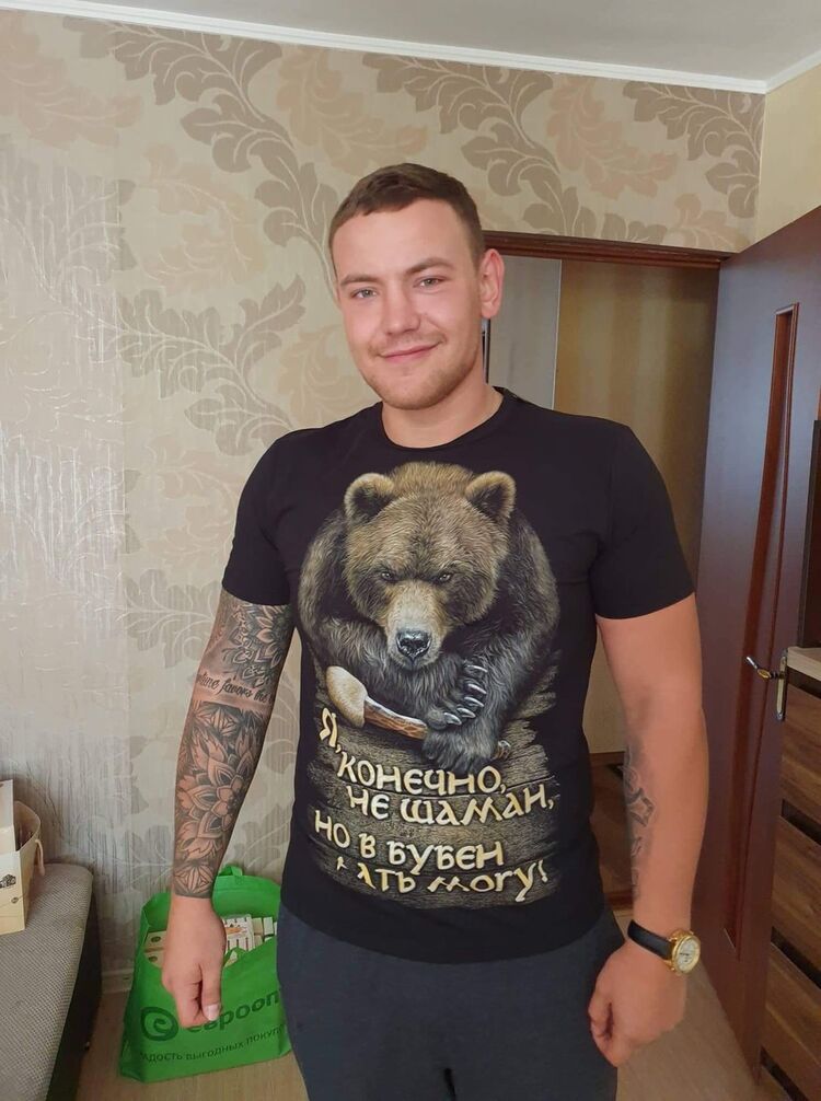  17390213  Anton, 32 ,    