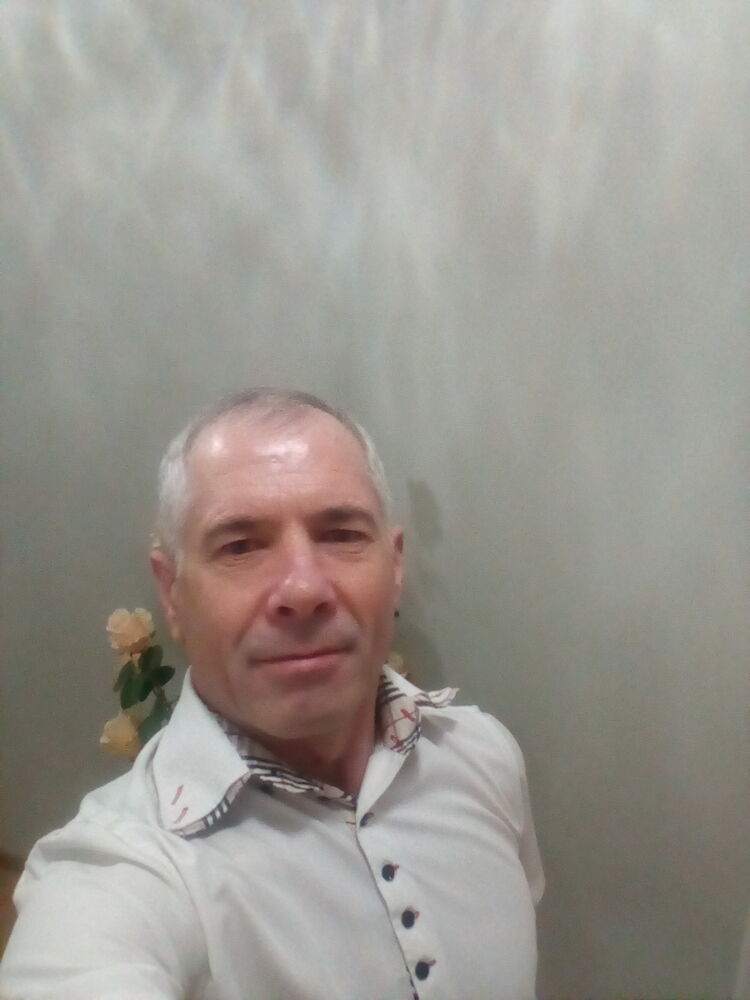  32519403  Vasile, 52 ,    