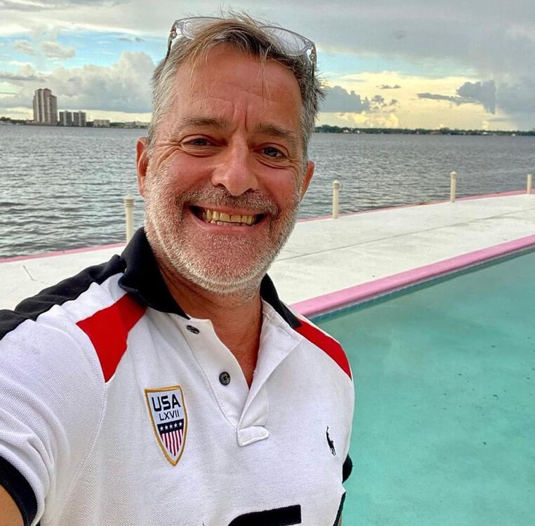  54085723  David, 61 ,    