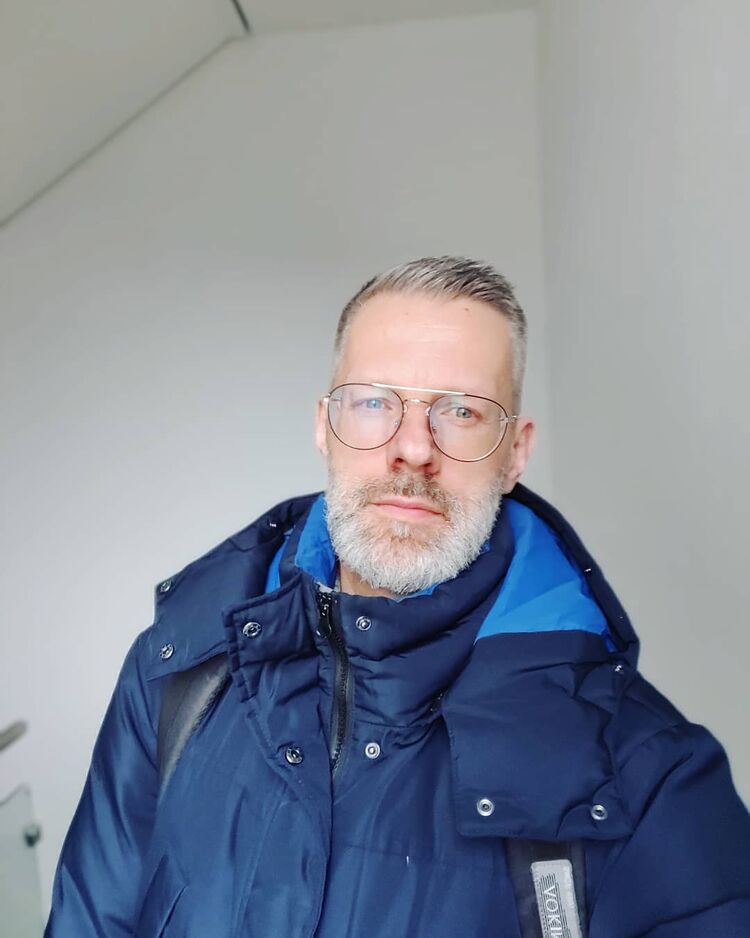  -,   Frich, 52 ,     , c 