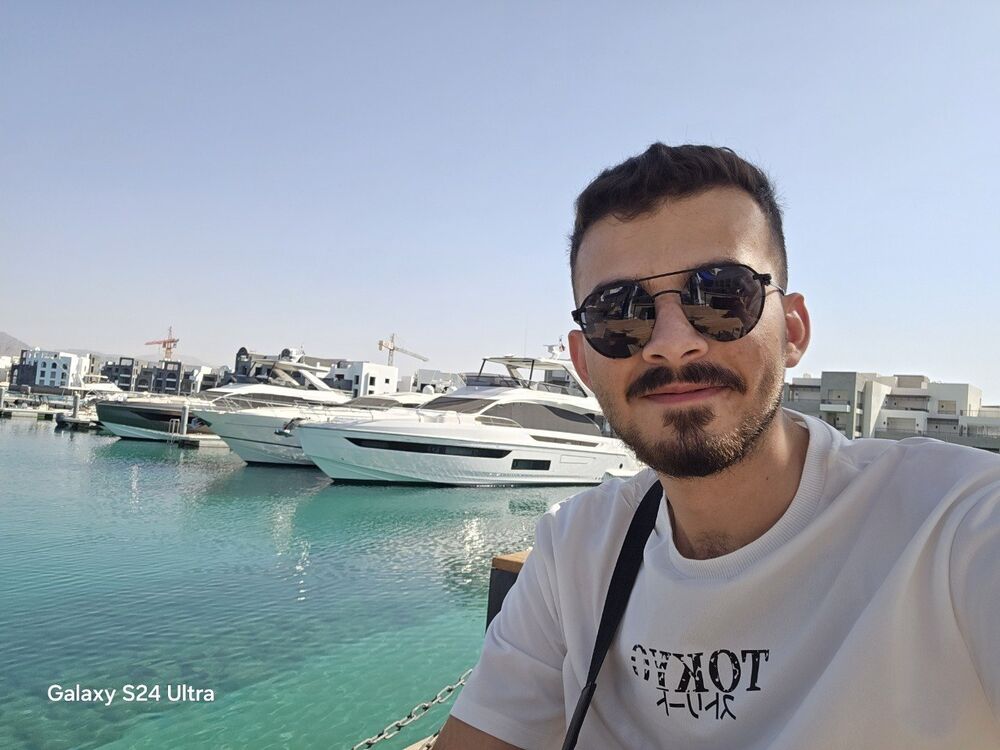  54556383  Abood, 23 ,    