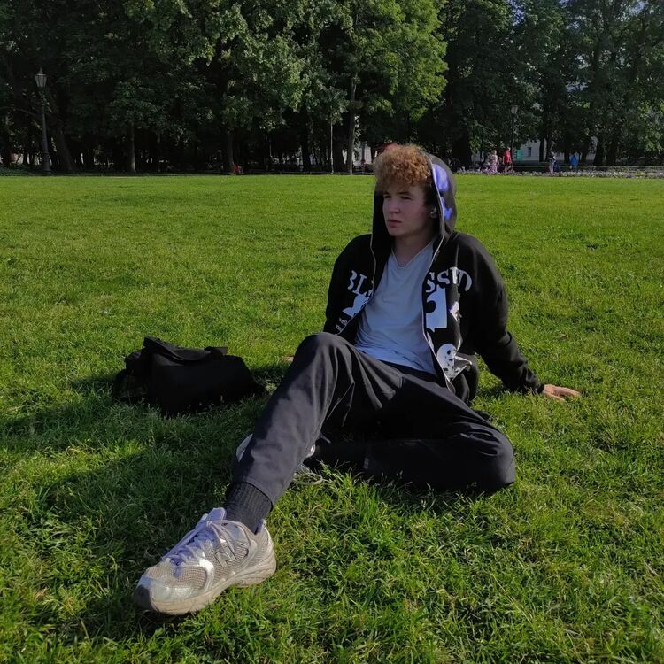  ,   Michail, 21 ,   ,   