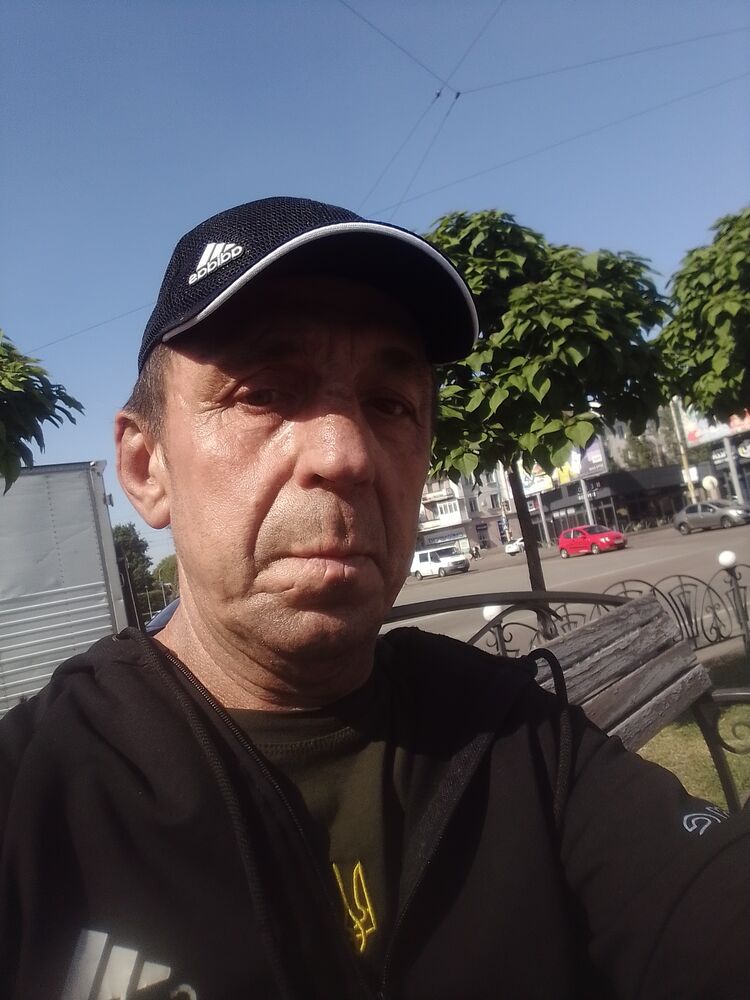  43880093  Walerij, 56 ,    
