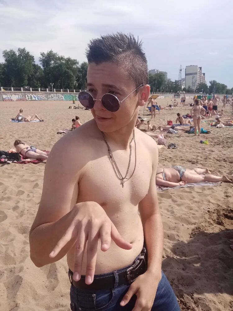  31847003  Ivan, 23 ,    