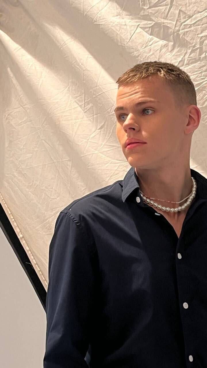  54447693  Vyacheslav, 19 ,    