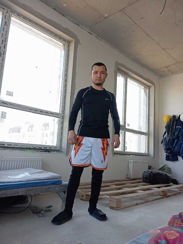  42668243  Islomjon, 29 ,    