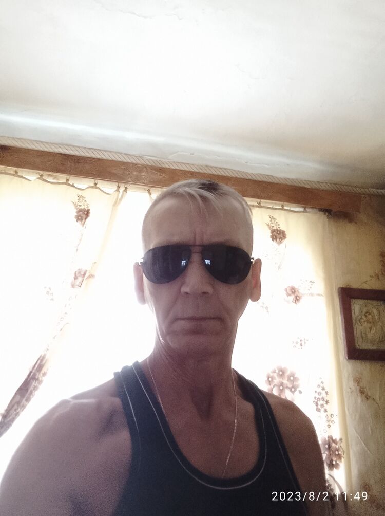  36994863  Viktor, 55 ,    