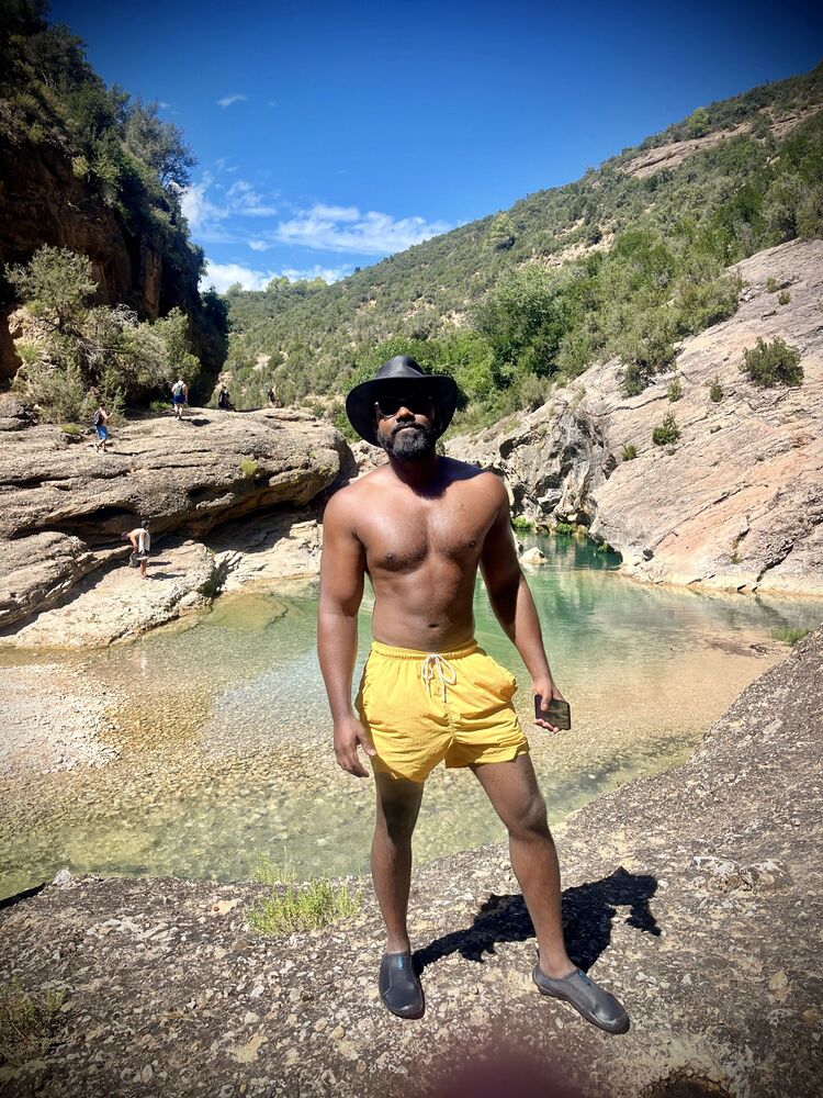  48272993  Selvin, 33 ,    Barcelona