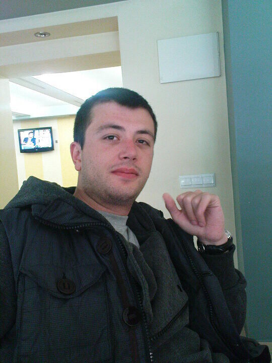 20078693  Dimitri, 40 ,    