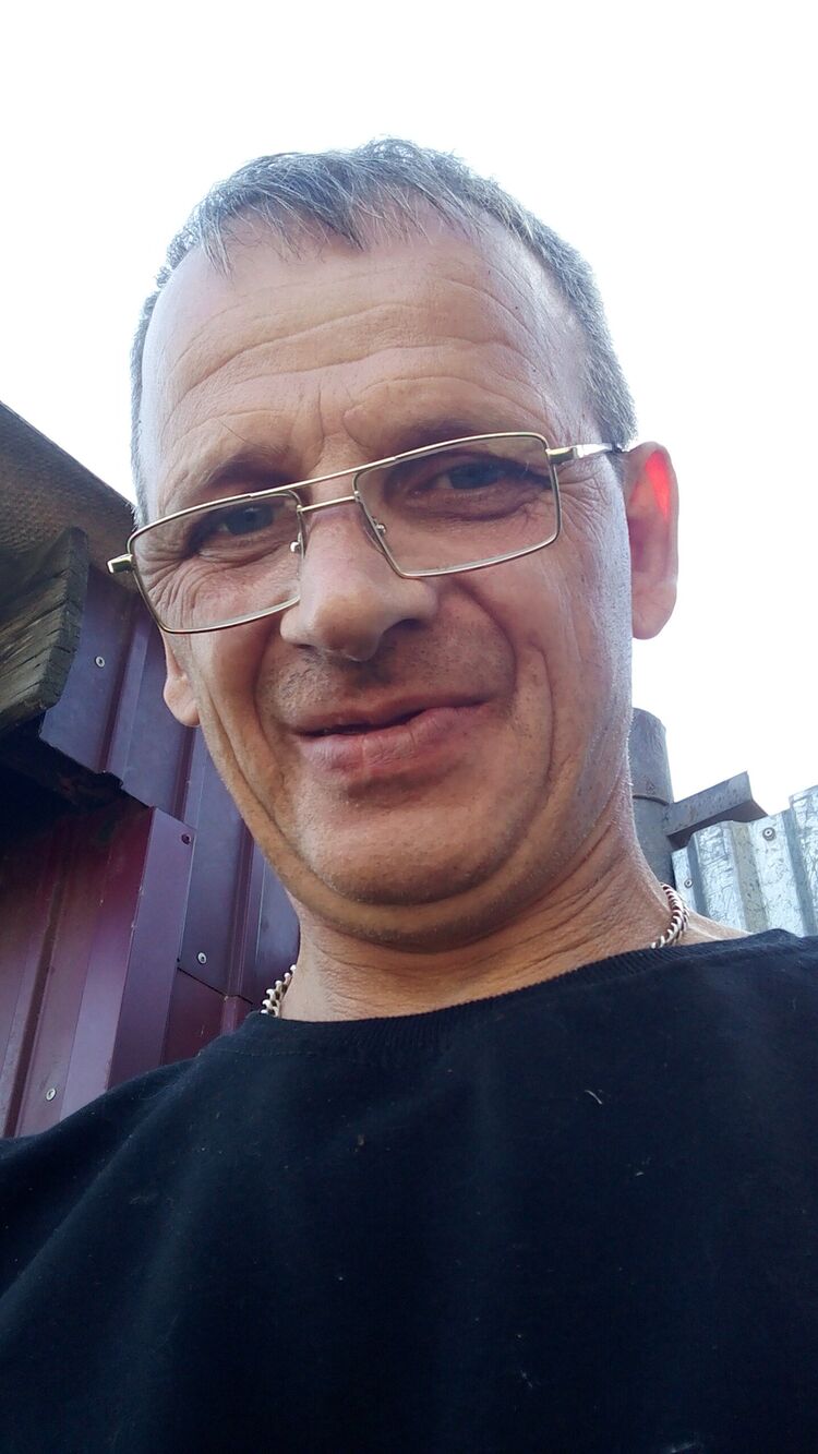  53902893  Viktor, 49 ,    