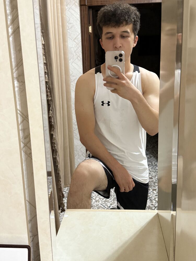  52124303  Artur, 19 ,    