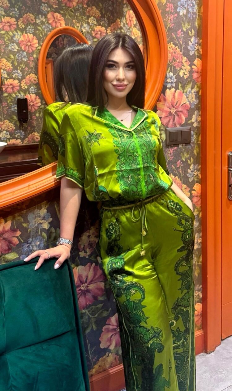  ,   Dilnoza, 22 ,   c 