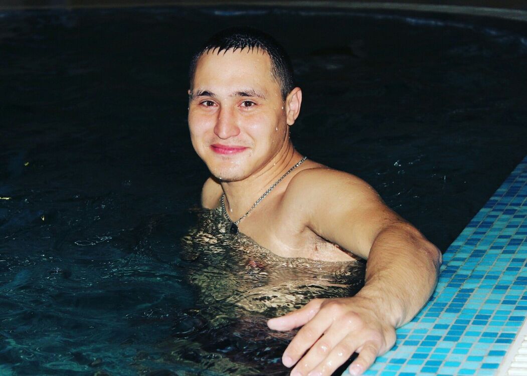  10751133  Alex, 35 ,    