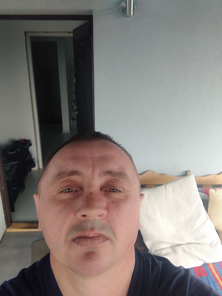  42976323  Denis, 42 ,    