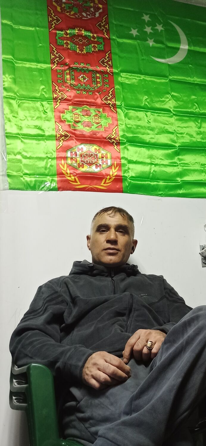  48294403  Karim, 47 ,    