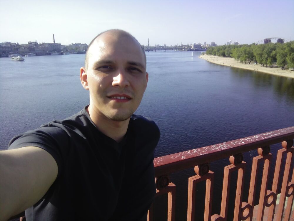 ,   Damien, 38 ,   ,   , c 