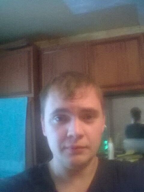  9906633  Pavel, 38 ,    