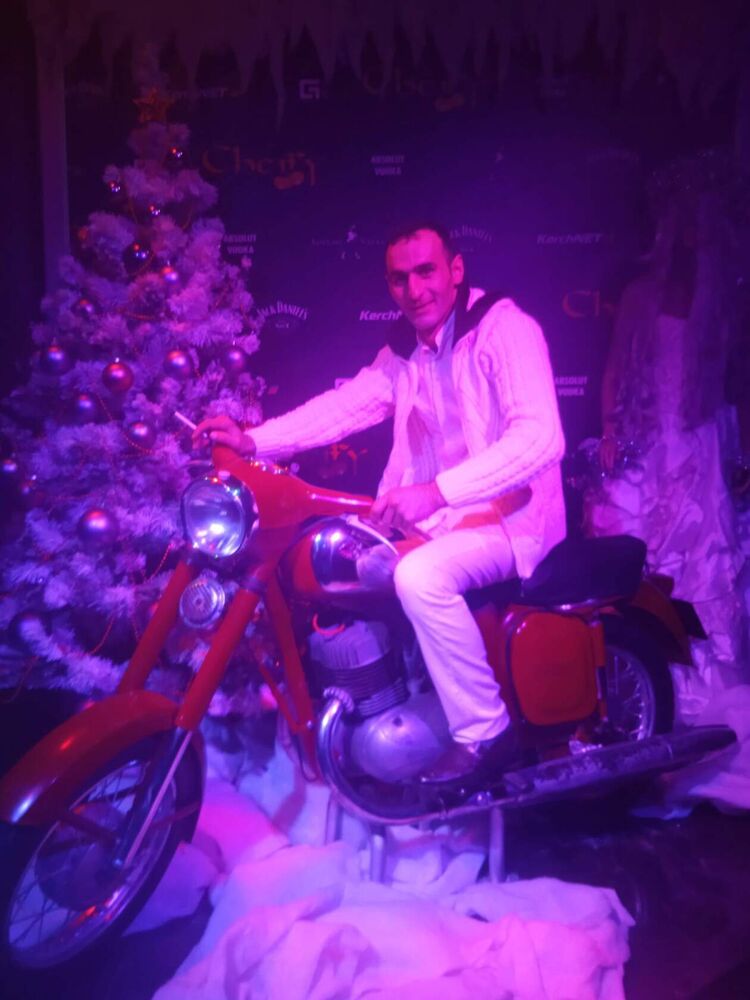  ,   Sargis, 37 ,   ,   , c , 