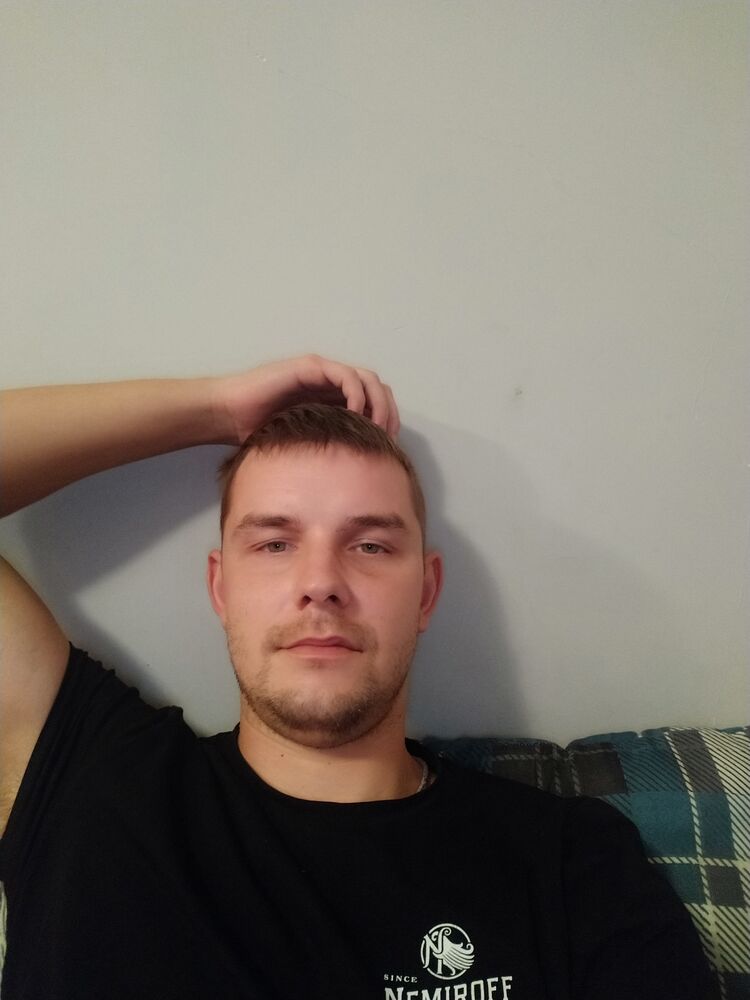  24225083  Viktor, 37 ,    
