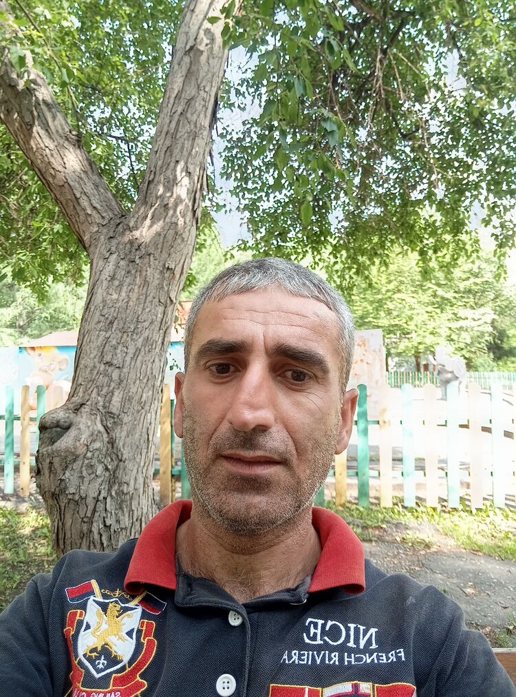  52144473  RAZMIK, 40 ,    