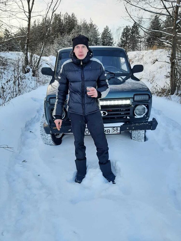  ,   Evgeny, 42 ,   c 