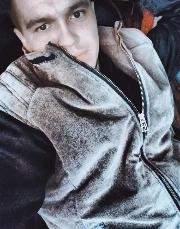  33116153  Roman, 32 ,    