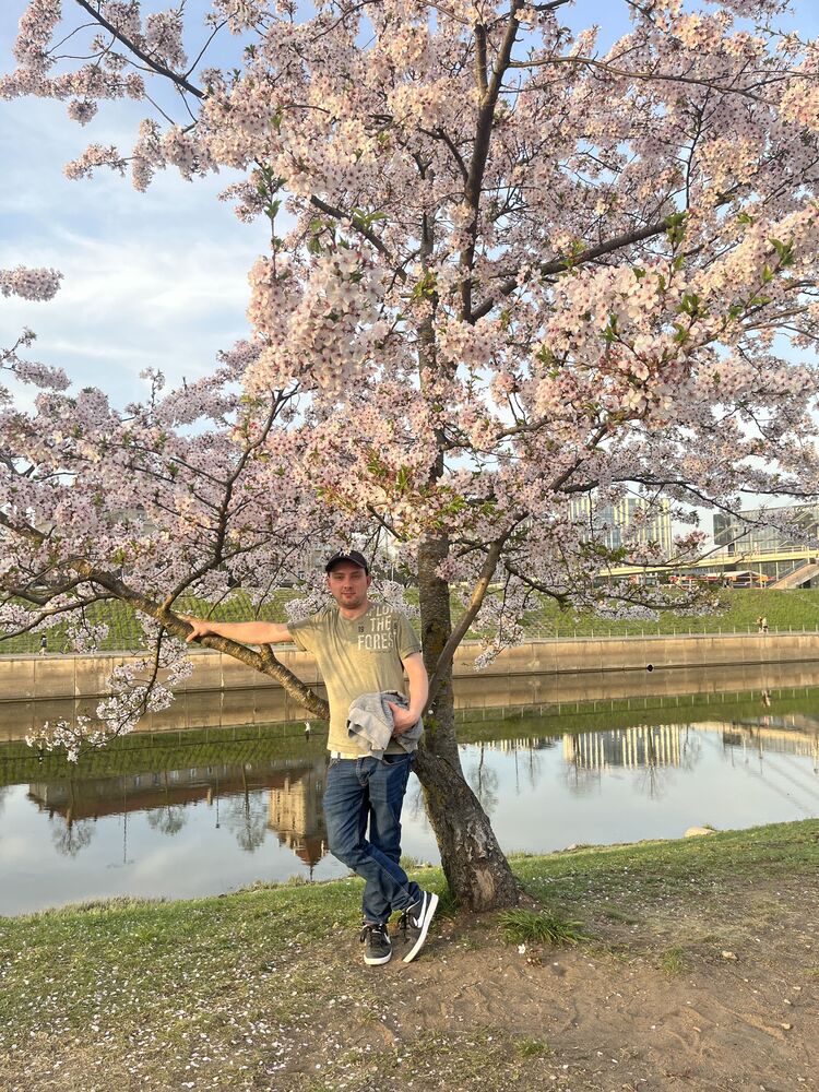  51267543  Christian, 29 ,    Daun