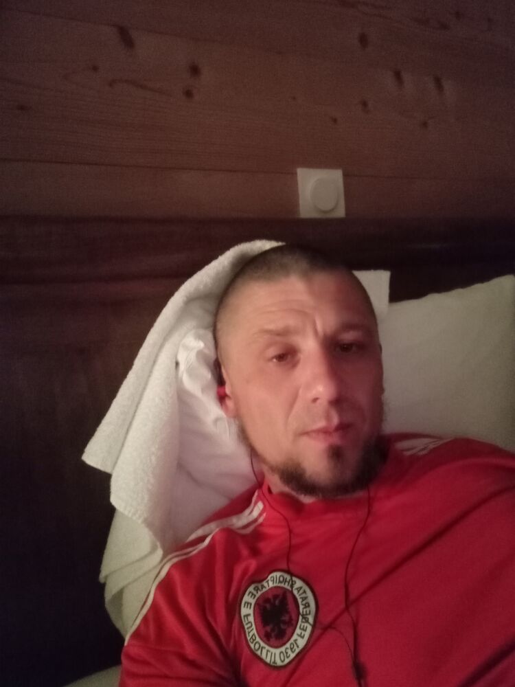  26826263  Ghenadi, 41 ,    