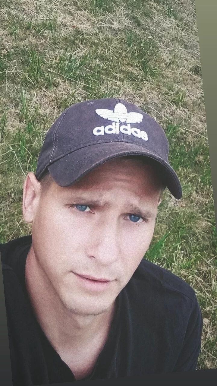  27620843  Andrei, 36 ,    