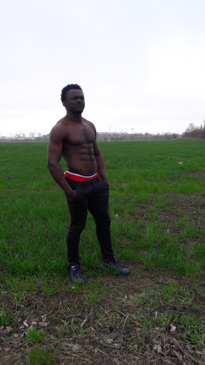  21873103  Yannick, 38 ,    