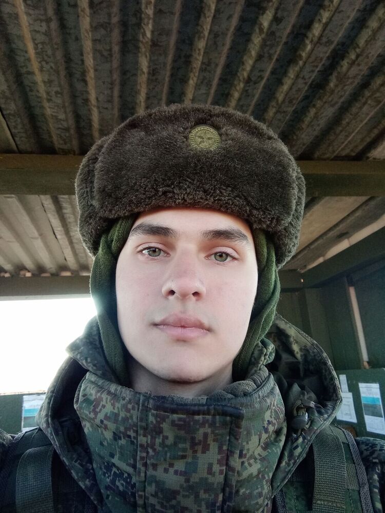  50683163  Viktor, 22 ,    