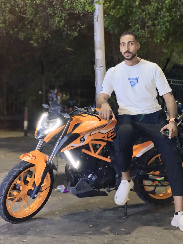  ,   Hussein, 25 ,   ,   