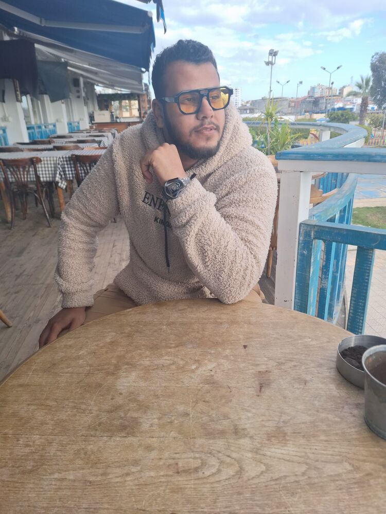  ,   Hussein, 24 ,   ,   , c , 