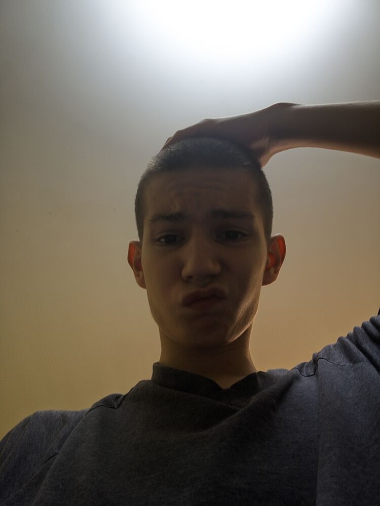  31284043  Anton, 22 ,    