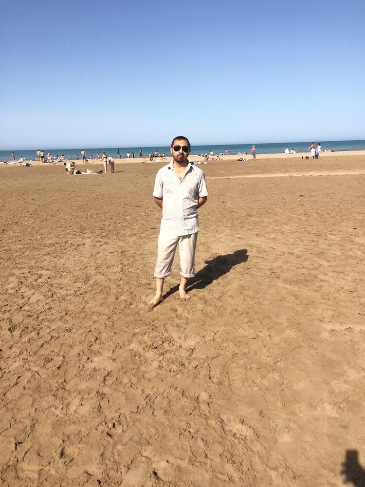  10565743  Emin, 48 ,    