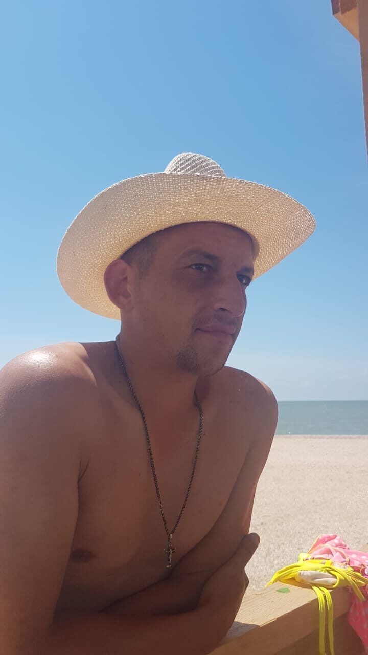  30119813  Alexey, 39 ,    