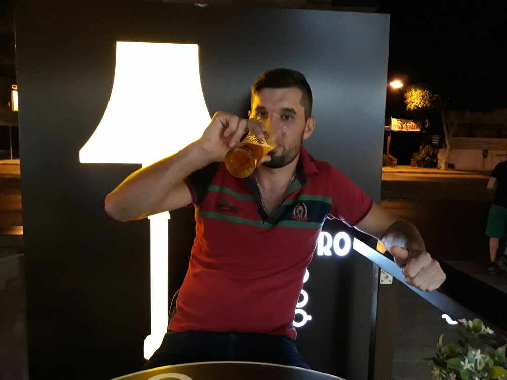  22927853  Mihaylo, 35 ,    Praha