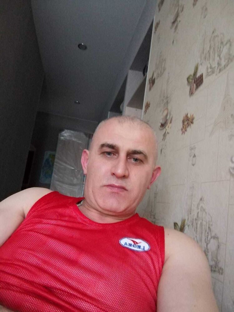  54232033  Kamp Nou, 46 ,    