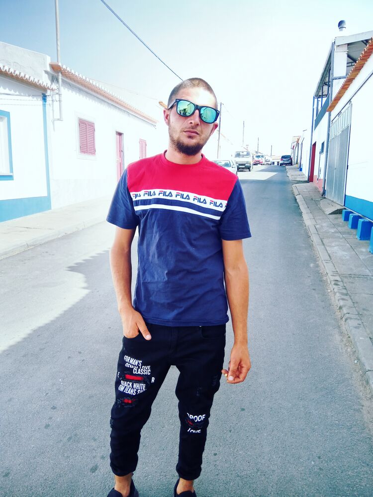  24796153  Gheorghe, 28 ,    