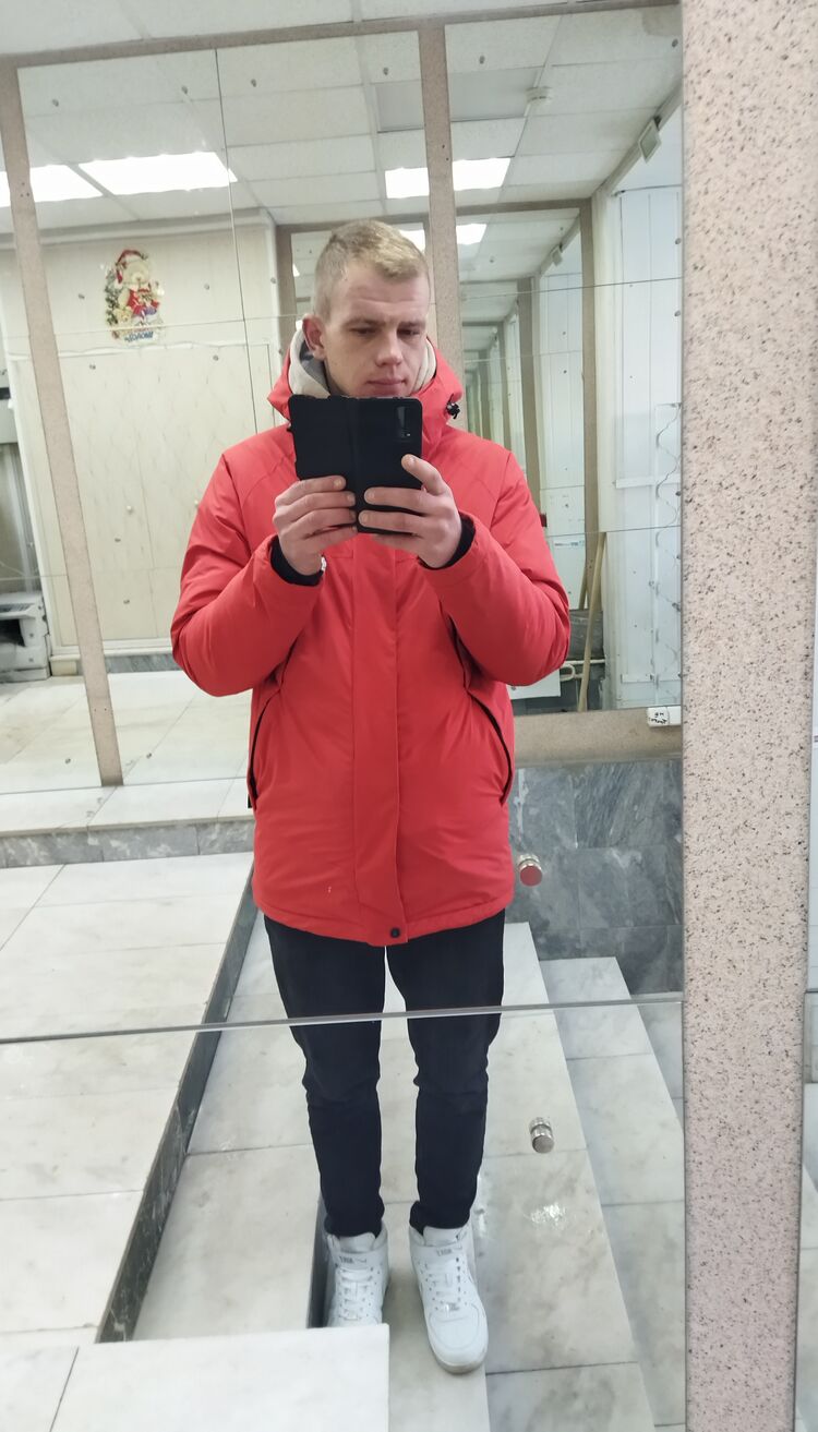  24687453  Andrei, 29 ,    