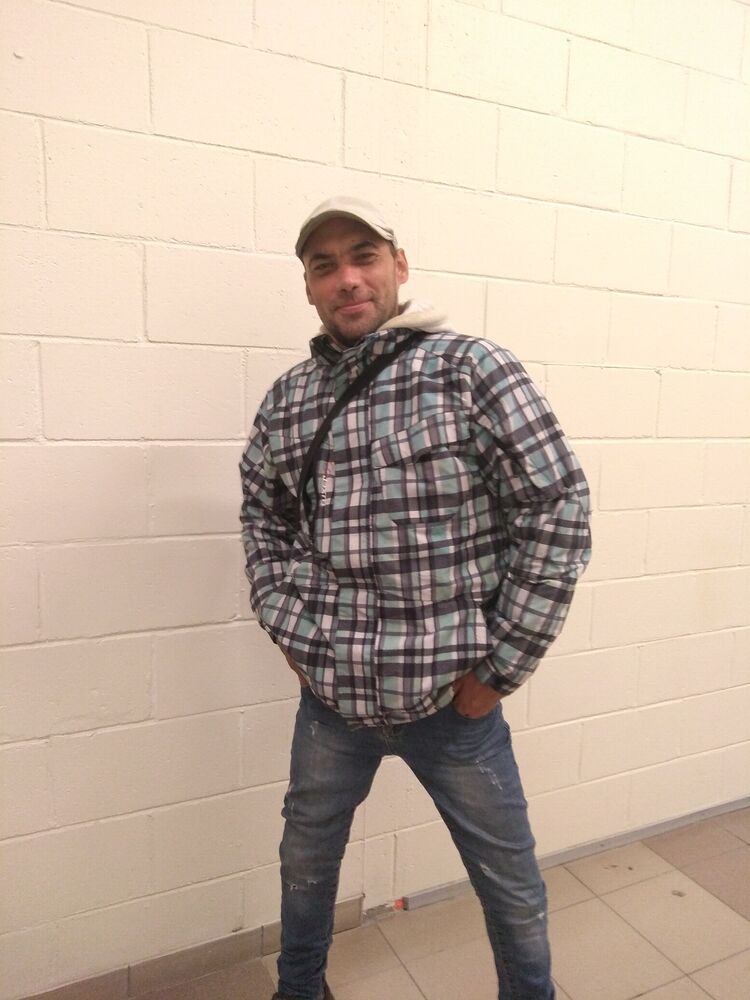  54610953  Andrei, 40 ,    