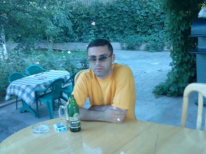  ,   Azat, 43 ,  
