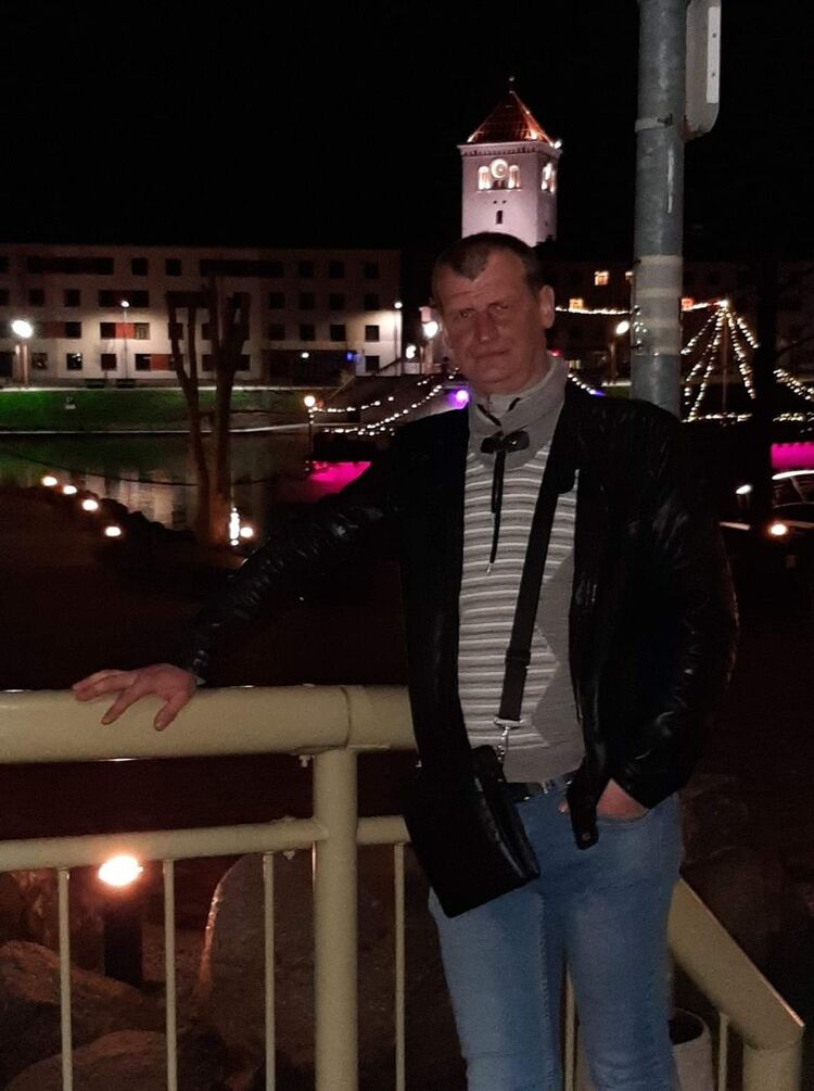  ,   Sergejs, 48 ,   ,   